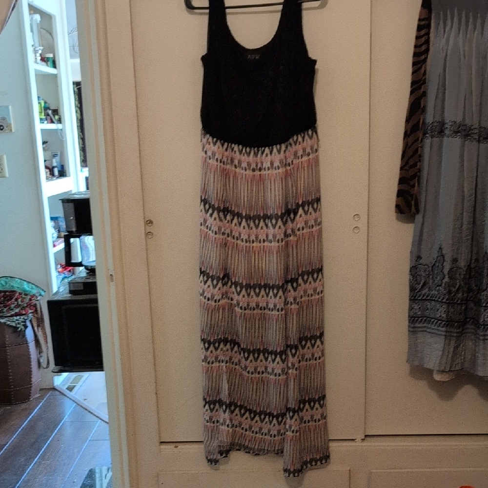 Elegant Black and Pink Patterned Maxi Dress